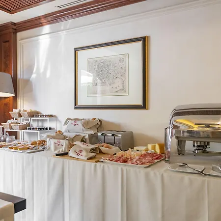 River Chateau Hotel 4*
