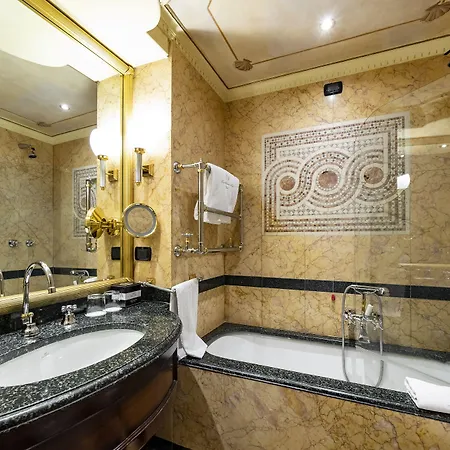 River Chateau 4* Řím