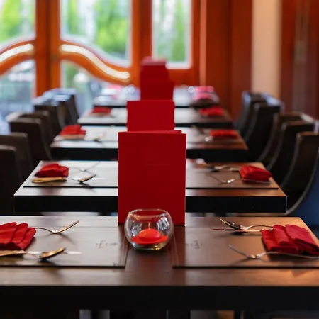 River Chateau Hotel 4*