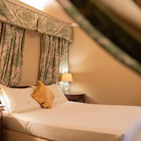 River Chateau Hotel 4*