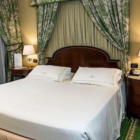 River Chateau Hotel 4*