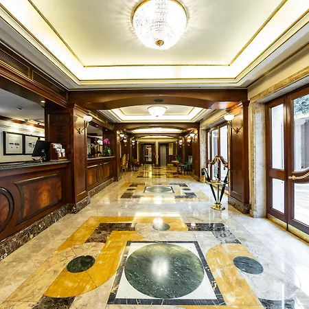 River Chateau Hotel