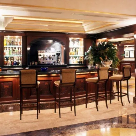 River Chateau Рим