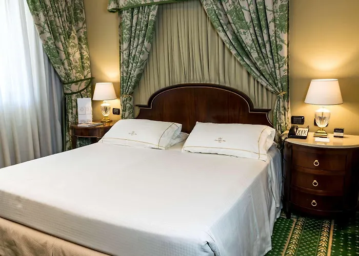 River Chateau Hotel 4*