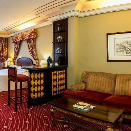 River Chateau 4* רומא