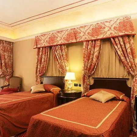 River Chateau רומא