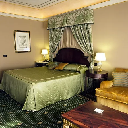 River Chateau רומא