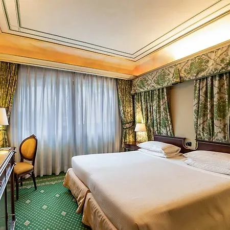 מלון River Chateau 4*